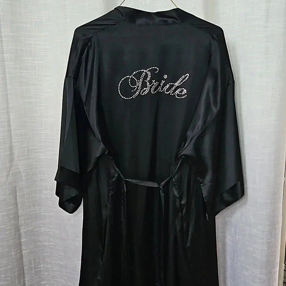 VS BRIDE ROBE - Picture 1 of 13